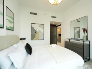 Luxury Smart 1BR -High Floor Business Bay Views