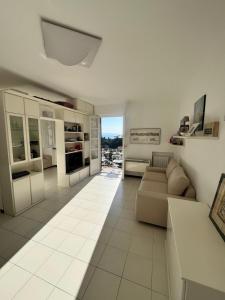 Sea-view apartment with balcony & free private parking, Camogli