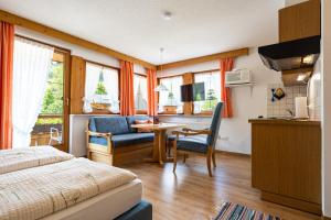 Apartment with Balcony room in Landhaus Beate