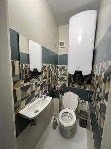 2x Bedroom, 2x WC, Free Parking, 4x Balcony, Central Top Location, SUNNY Bijou Flat