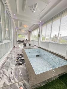 Teras Luhur Villa dengan Jacuzzi