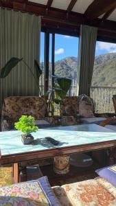 Wood house pinnacle ocean view and Mountain View