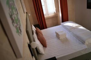 Grand Terrace 4 by Vallettastay