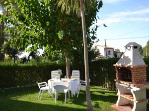 Casa Vacacional Tranquila con Piscina, Jardín y Cerca de la Playa en LEstartit - ES-323-29