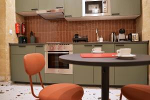 Grand Terrace 2 by Vallettastay