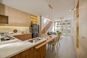 Beachside House - Near My Khe Beach & City Center by The Key