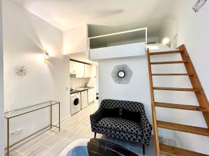 Studio close to Main Street and Train Station