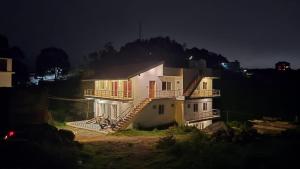 Leo Home Stay - Suite Rooms Best For Family-Group-Couple-Single