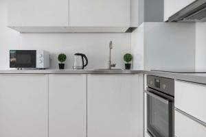 Kilińskiego Spacious Apartment with Parking in Łódź by Noclegi Renters