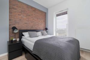 Kilińskiego Spacious Apartment with Parking in Łódź by Noclegi Renters