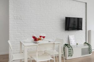 Kilińskiego Spacious Apartment with Parking in Łódź by Noclegi Renters