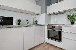 Kilińskiego Spacious Apartment with Parking in Łódź by Noclegi Renters