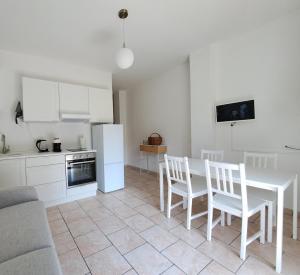 Dinkys apartment with a balcony overlooking the woods