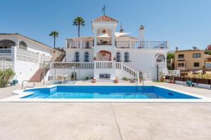 VB Villa Coto 7BR w Pool & Views