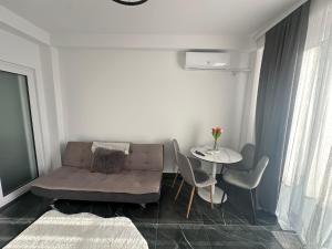 MatyMar Black & White