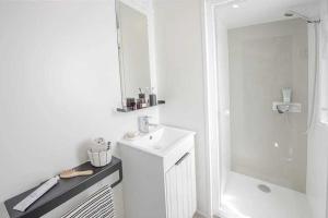 Campings Camping 4 etoiles - Piscine - ccbbiai : photos des chambres