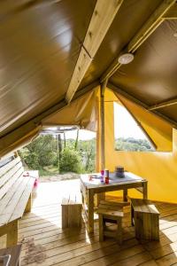 Campings Camping 4 etoiles - Piscine - ccbbiai : photos des chambres