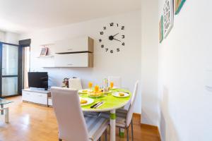 Playa Delicias junto a la Estación con Parking - By Aloja Palma