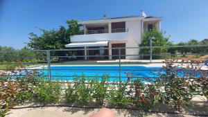 Coast Secluded House with Heated Pool