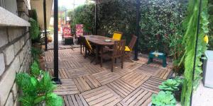 Appartements Votre sejour a Sanary DANS BAS DE VILLA avec 1 terrasse vegetalisee et abritee exposition Est Sud Ouest a 400m du Centre ville en zone pietonne ou tout peut se faire a pied : photos des chambres