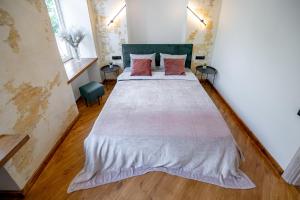 Нова 3-кімнатна та поряд студійна двоярусна квартира LOFT у центрі Одеси