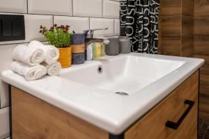 Нова 3-кімнатна та поряд студійна двоярусна квартира LOFT у центрі Одеси