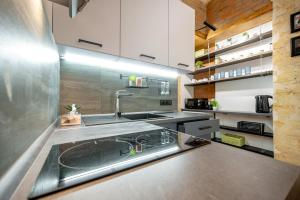 Нова 3-кімнатна та поряд студійна двоярусна квартира LOFT у центрі Одеси