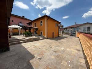 Къща за гости Леон