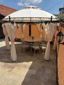 Къща за гости Леон