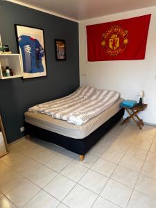 Private Room With Bath Close to the Airport