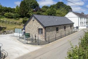 Cysgod Y Ffordd - a gorgeous new barn conversion sleeping 4 guests with disabled facilities - Ubytování bez kategorie ve městě Carmarthen
