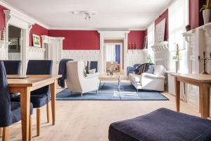 Elegant 8BR Mansion Retreat