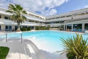 Fab Lac apartment with pool & terrace & freePark