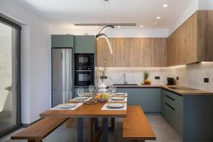 Maple Villas - Modern Sea View Villas with Pools, Walk to Plakias Beach