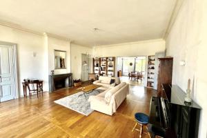 Maisons de vacances 280m2 house with Wifi and terrace : photos des chambres