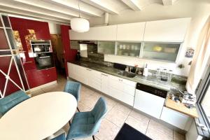 Maisons de vacances 280m2 house with Wifi and terrace : photos des chambres