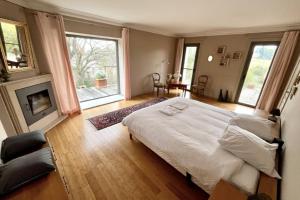 Maisons de vacances 280m2 house with Wifi and terrace : photos des chambres