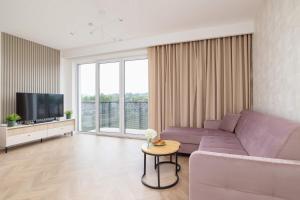 Pastel Apartment with Balcony and Parking by Noclegi Renters