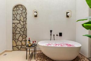 SaffronStays Abhinandan Villa - 4BR Jaipur villa with private pool, bathtubs, gazebo bonfire & lawns facing the Aravallis