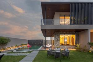 SaffronStays Abhinandan Villa - 4BR Jaipur villa with private pool, bathtubs, gazebo bonfire & lawns facing the Aravallis