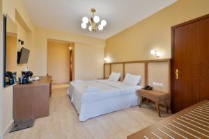 Standard Double Room with Garden or Sea View room in Kelyfos Hotel