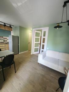 Saburtalo 1 Bedroom Metro Sameditsino apartment