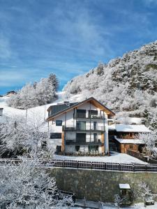 Alpenglow Apartments