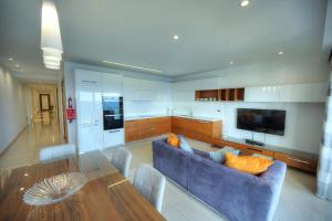 Large 3 bedroom with seafront balcony DDIF1-5