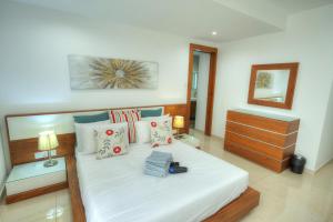 Large 3 bedroom with seafront balcony DDIF1-5