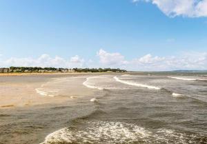 River views 5 mins from beach