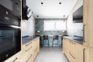 Home2Book Coastal Chic Apt, Huge Private Terrace