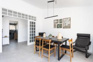 Home2Book Coastal Chic Apt, Huge Private Terrace