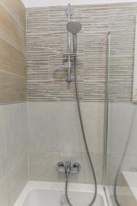 Mountain Views Urban Plaza