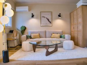 B020- Elegante et lumineux a deux pas plages et centre